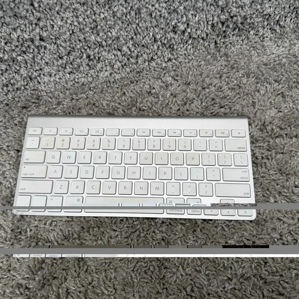 Apple Wireless Keyboard A1314 Bluetooth Aluminum Silver White Mac iPad Genuine
